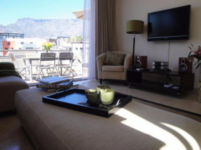  Hill House 2 Bedroom  Кейптаун
